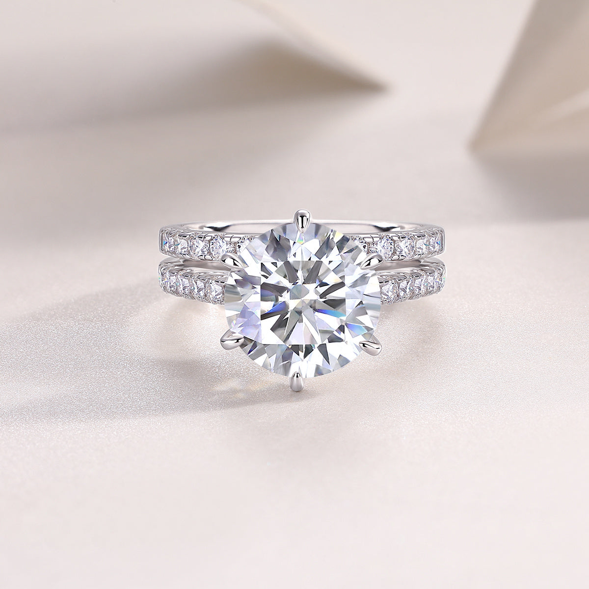 Arrange Large Diamond Luxury Moissanite Ring