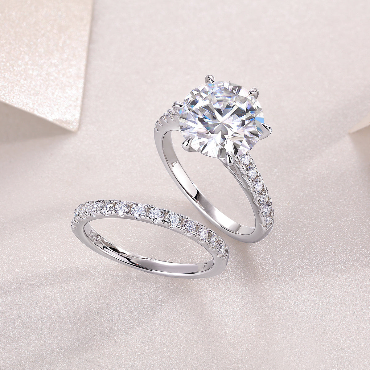 Arrange Large Diamond Luxury Moissanite Ring